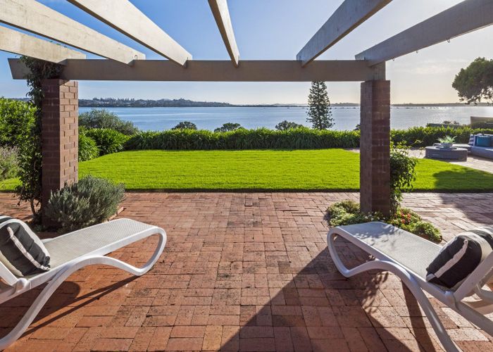  at 32 Bramley Drive, Farm Cove, Auckland