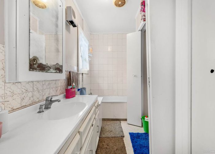  at 2/164 Buckland Road, Mangere East, Auckland
