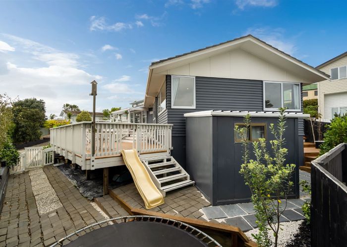  at 25 Weatherly Road, Torbay, Auckland