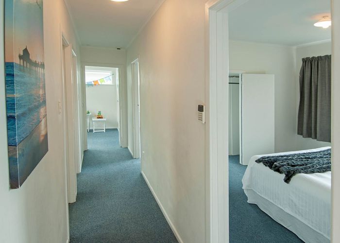  at 2/6 Braebank Lane, Te Atatu South, Auckland