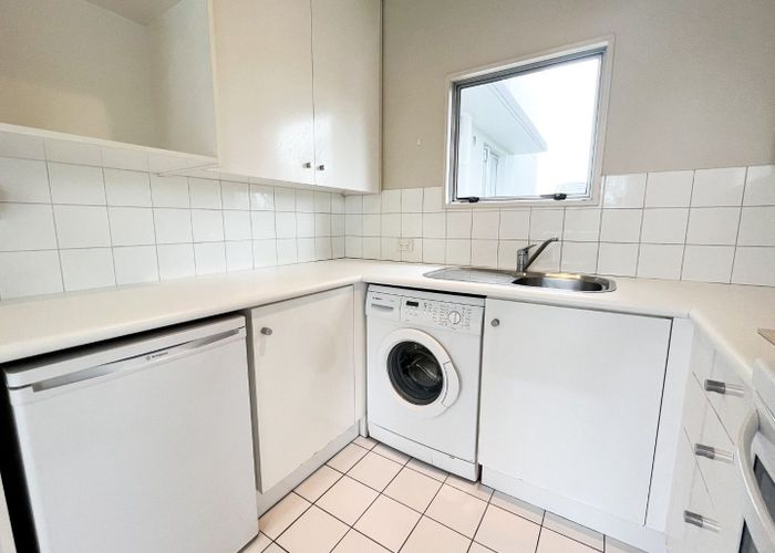  at 4/15  Peterborough Street, City Centre, Christchurch City, Canterbury