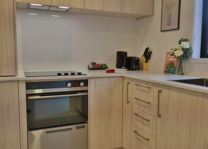  at 2/23 Awaroa Road, Sunnyvale, Waitakere City, Auckland