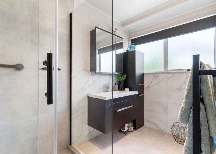  at 9 Tree view Avenue, Glenfield, North Shore City, Auckland