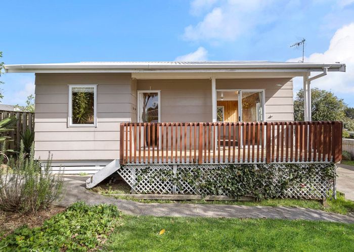  at 2/4 Ashbourne Place, Glendene, Auckland