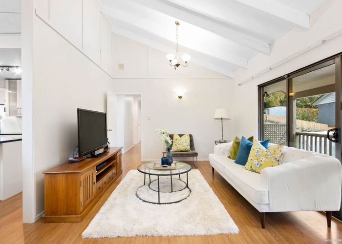  at 1/30 Curacao Place, Half Moon Bay, Auckland