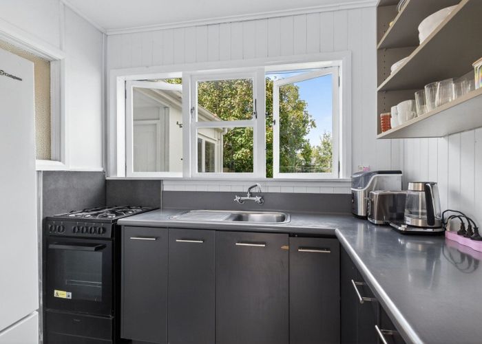  at 4 Renfrew Place, Highbury, Palmerston North, Manawatu / Whanganui