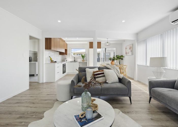  at 2/12 Templeton Place, Clendon Park, Auckland