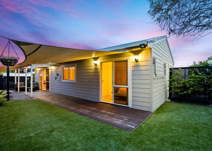  at 2/74 Sunnynook Road, Sunnynook, North Shore City, Auckland