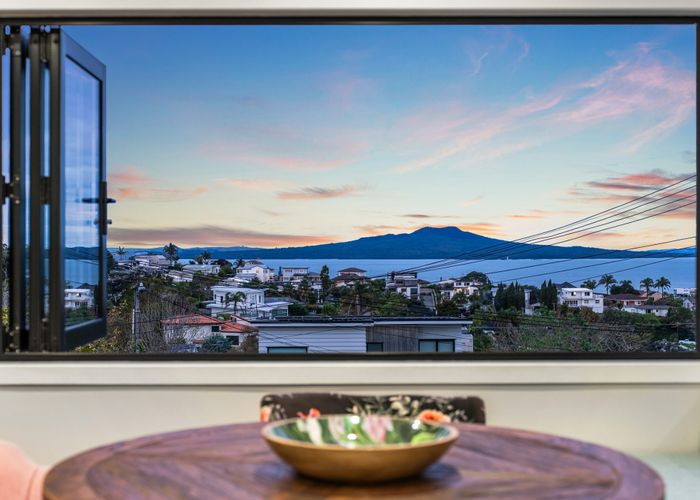  at 2/33 Parr Terrace, Castor Bay, North Shore City, Auckland