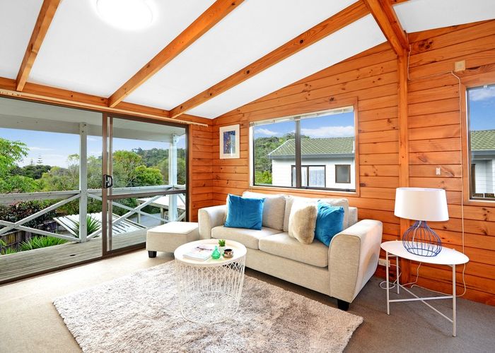  at 2/9 Thistledew Place, Bayview, Auckland