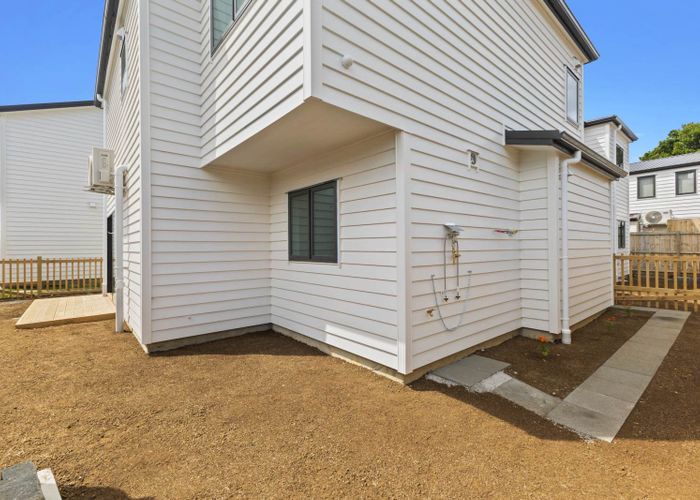  at 4/68 Maplesden Drive, Clendon Park, Manukau City, Auckland