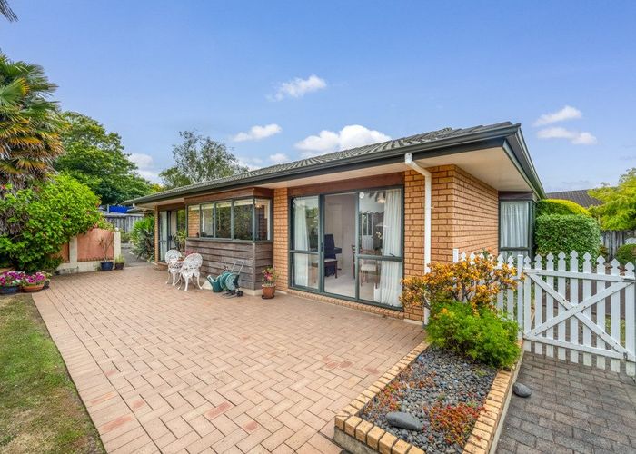  at 70 Bob Charles Drive, Golflands, Auckland