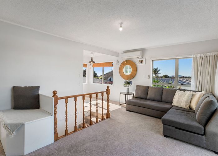 at 1/94 Chivalry Road, Glenfield, North Shore City, Auckland
