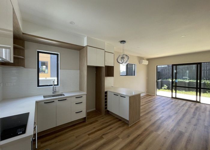  at 5/10 Newington Road, Henderson, Waitakere City, Auckland
