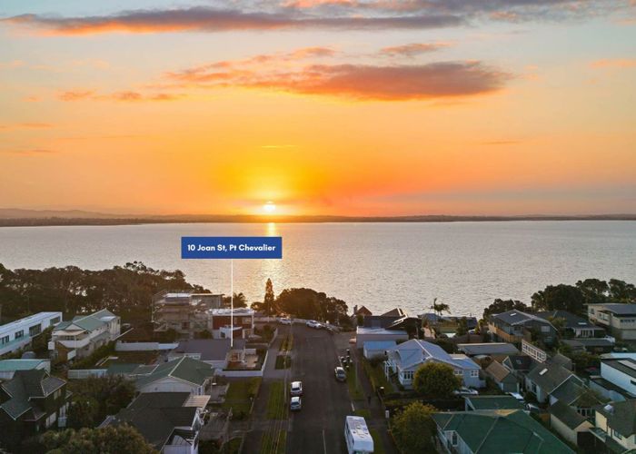  at 10 Joan Street, Point Chevalier, Auckland City, Auckland