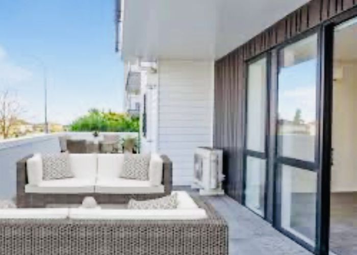  at 1/130 Stancombe Road, Flat Bush, Auckland
