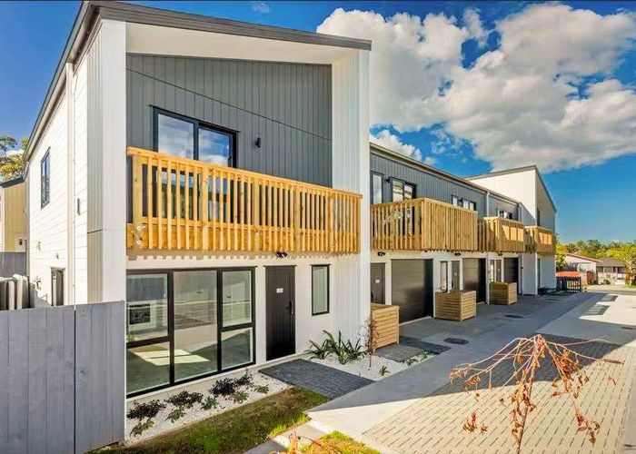  at 4/13 Normandy Place, Henderson, Waitakere City, Auckland