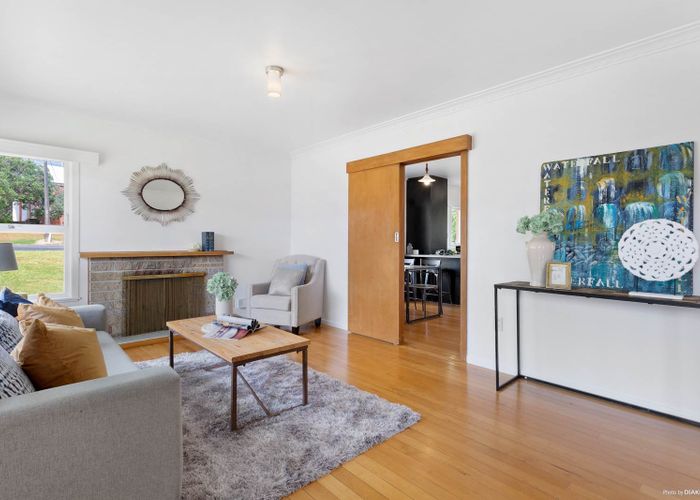  at 1/619 Beach Road, Rothesay Bay, Auckland