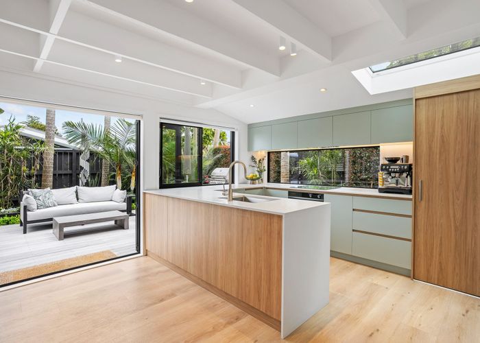  at 2/220 Point Chevalier Road, Point Chevalier, Auckland City, Auckland