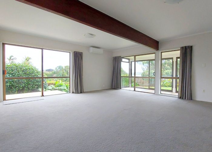  at 2/14 Bramley Drive, Farm Cove, Manukau City, Auckland