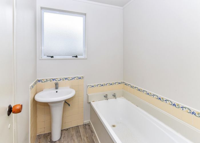  at 1/25 Silver Creek Road, Weymouth, Auckland