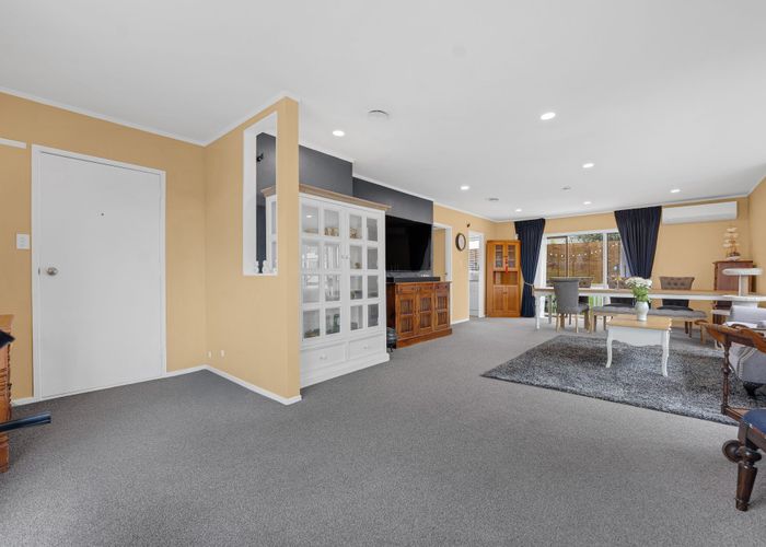  at 2/11 Heron Place, Pakuranga Heights, Auckland