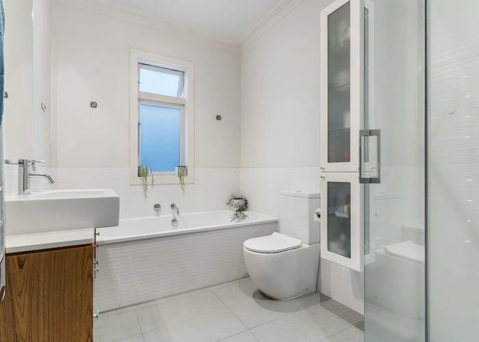  at 17 Edgars Road, Westmere, Auckland