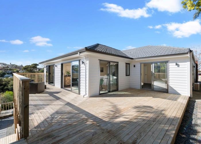  at 16 Meharg Place, Fairview Heights, Auckland