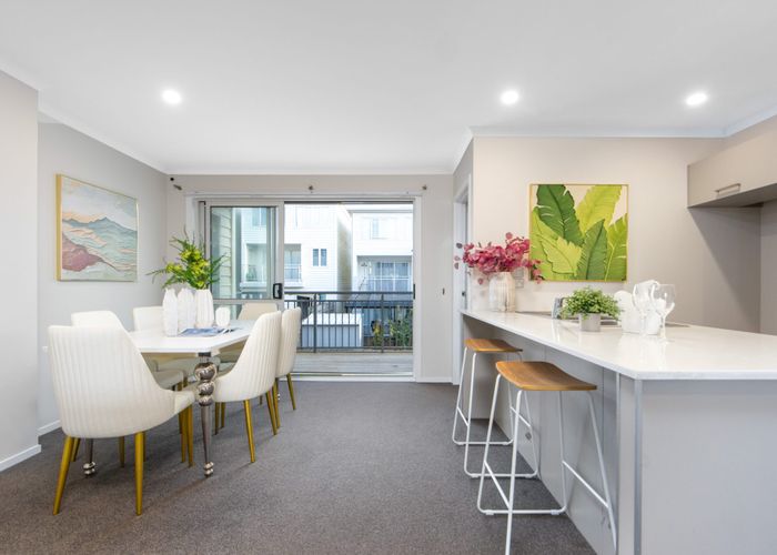  at 10 Panakenake Way, Flat Bush, Manukau City, Auckland