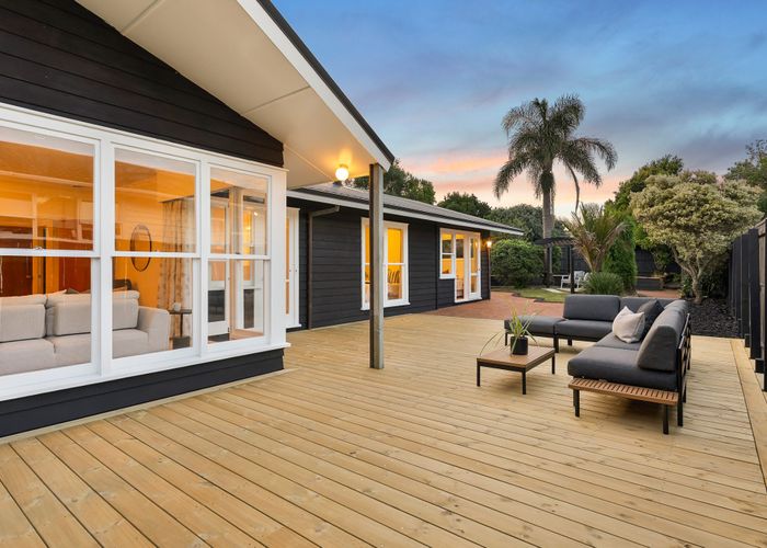  at 9 Tudward Glade, Hillcrest, Auckland