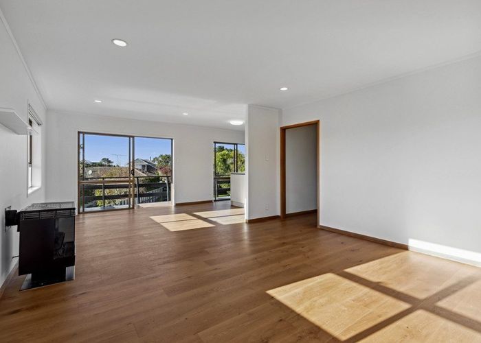 at 13 Tarahanga Street, Northcote, Auckland