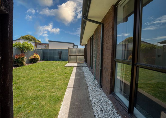  at 2/232 Harewood Road, Bishopdale, Christchurch City, Canterbury