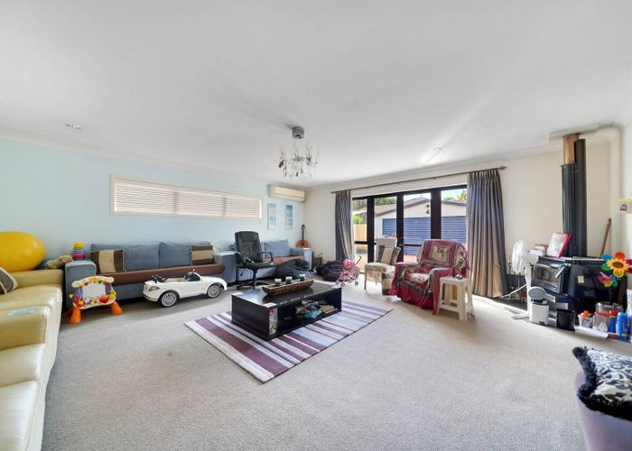  at 33 Miller Road, Mangere Bridge, Auckland