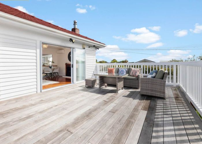  at 98 Lynwood Road, New Lynn, Auckland