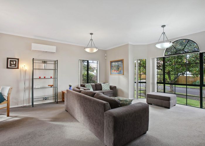  at 5 Hoya Court, Henderson, Waitakere City, Auckland