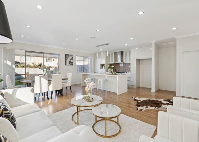  at 8 Castlederg Drive, Flat Bush, Manukau City, Auckland