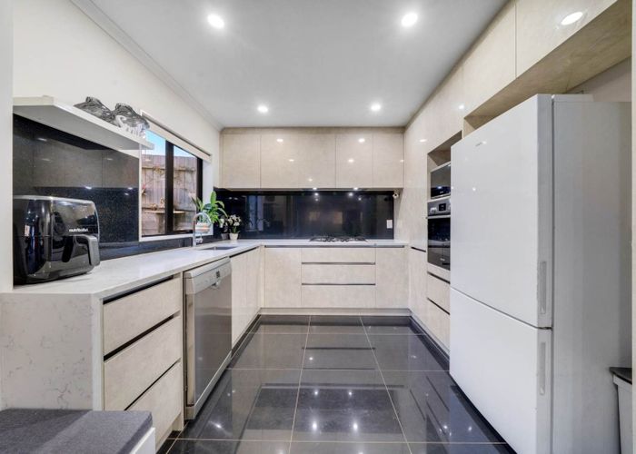  at 2 Dewan Lane, Papatoetoe, Manukau City, Auckland