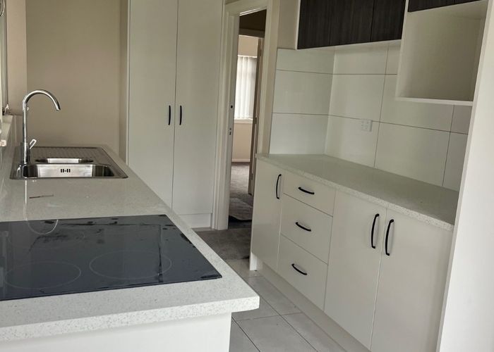  at 8 Hamilton Road, Papatoetoe, Auckland