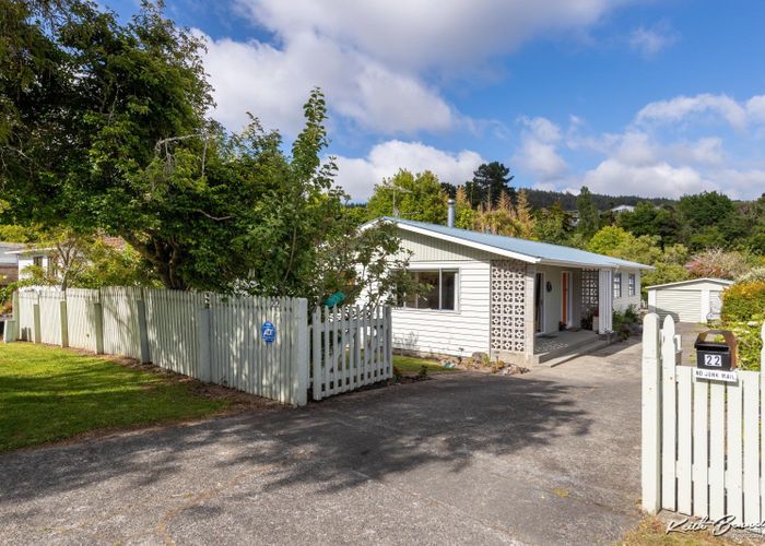  at 22 Blue Mountains Road, Pinehaven, Upper Hutt