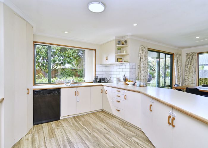  at 36 Woodglen Drive, Woodend, Woodend