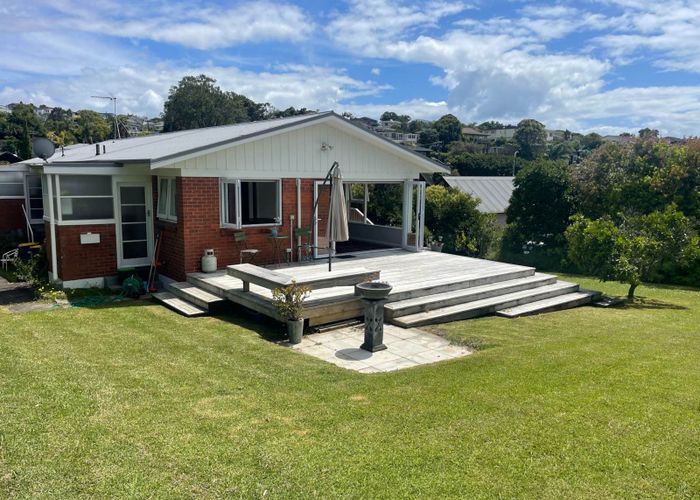  at 4/4 Penzance Road, Mairangi Bay, North Shore City, Auckland