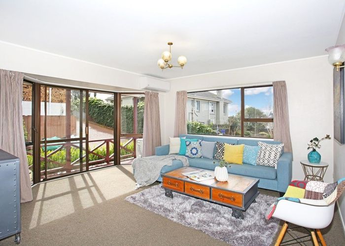  at 2/16 Ridge Road, Howick, Auckland