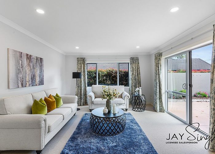  at 33 Monument Road, Papakura