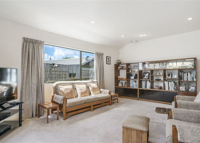  at 11A Bronzewing Terrace, Unsworth Heights, Auckland