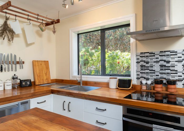  at 40 Kapiti Crescent, Titahi Bay, Porirua