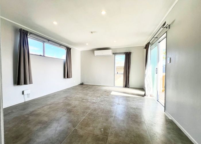  at 2/30 Coombe Avenue, Ōtara, Auckland