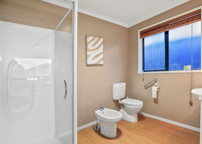  at 14 Parkwood Place, Huntington, Hamilton