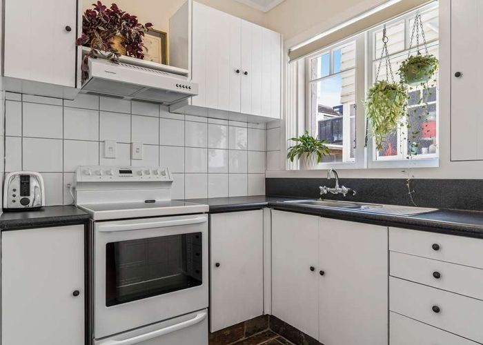  at 2/5 Sarawia Street, Newmarket, Auckland