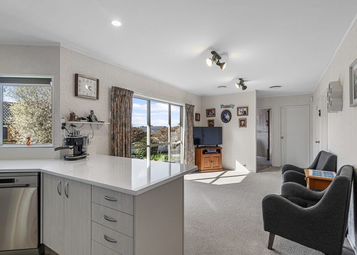  at 64 Sunnyhills Avenue, Glenview, Hamilton