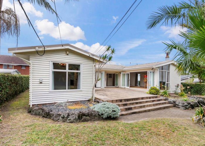  at 11 Exmouth Road, Northcote, North Shore City, Auckland